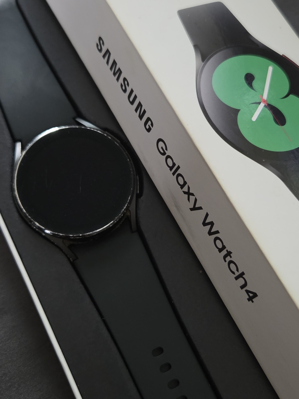 Samsung Galaxy Watch4 Smartwatch - Black